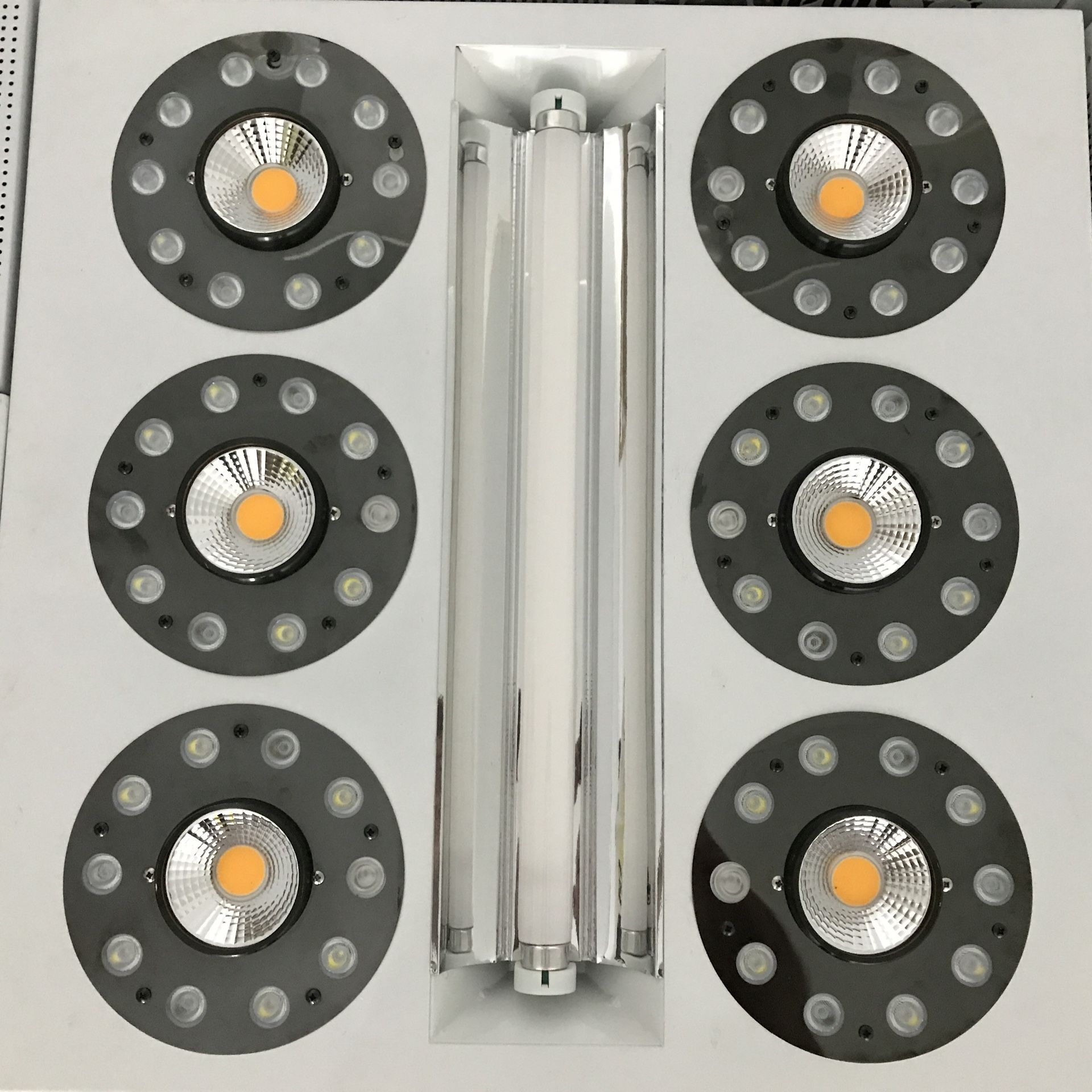 Amare Technologies Solar Spec 450 W/UVB