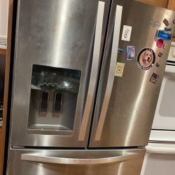 Whirlpool Refrigerator in excellent condition 6 years old