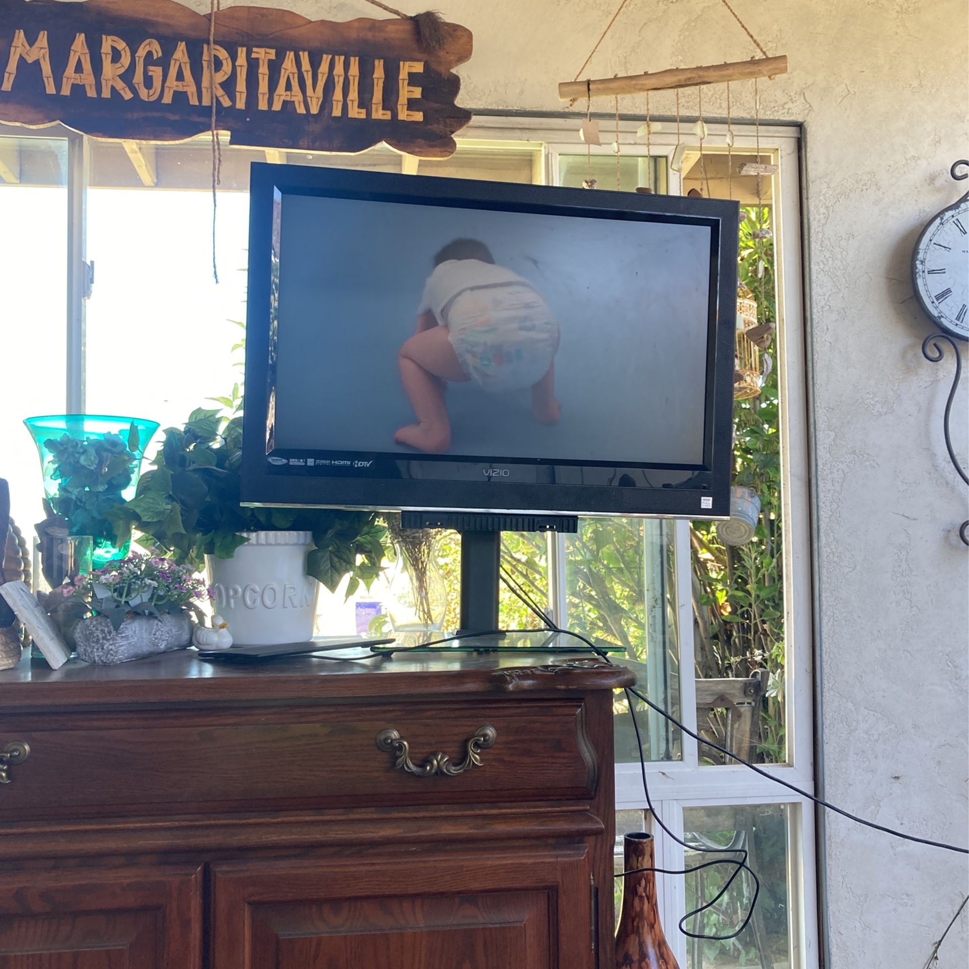 Vizio Tv. 36 “. No Remote Control
