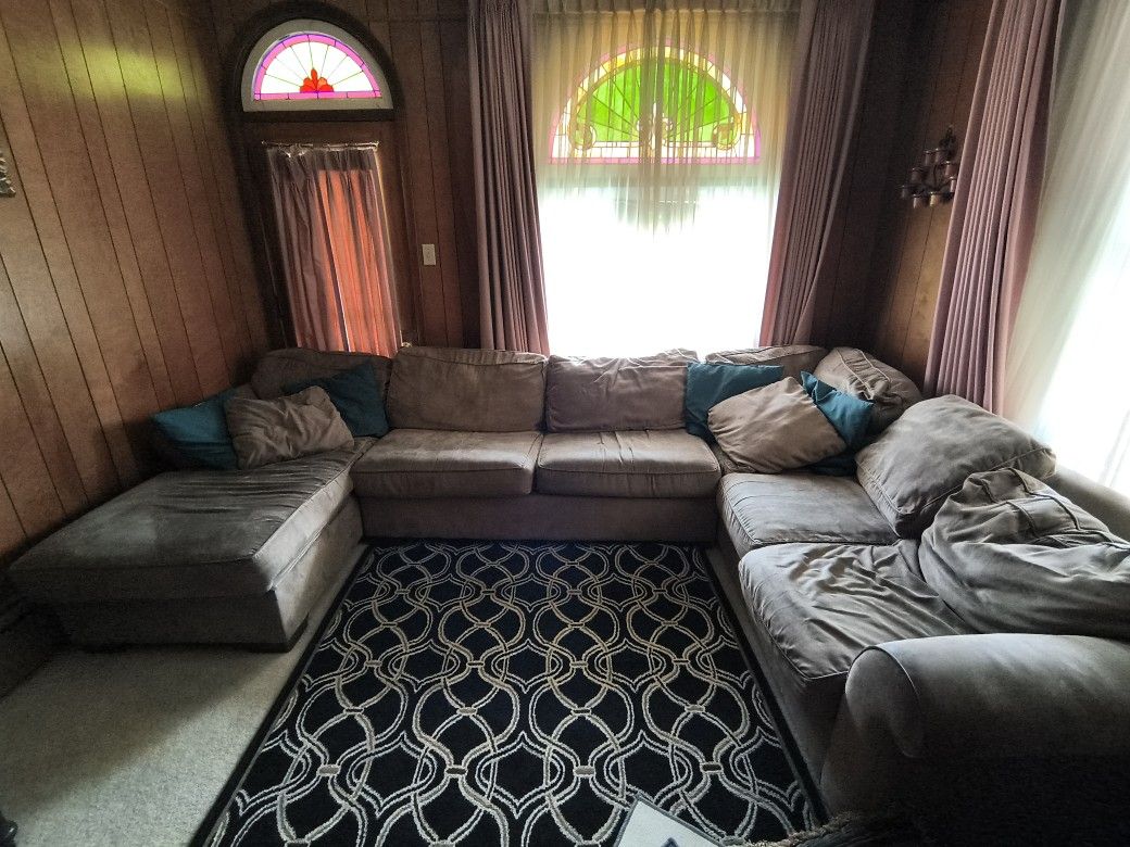 Free Sectional