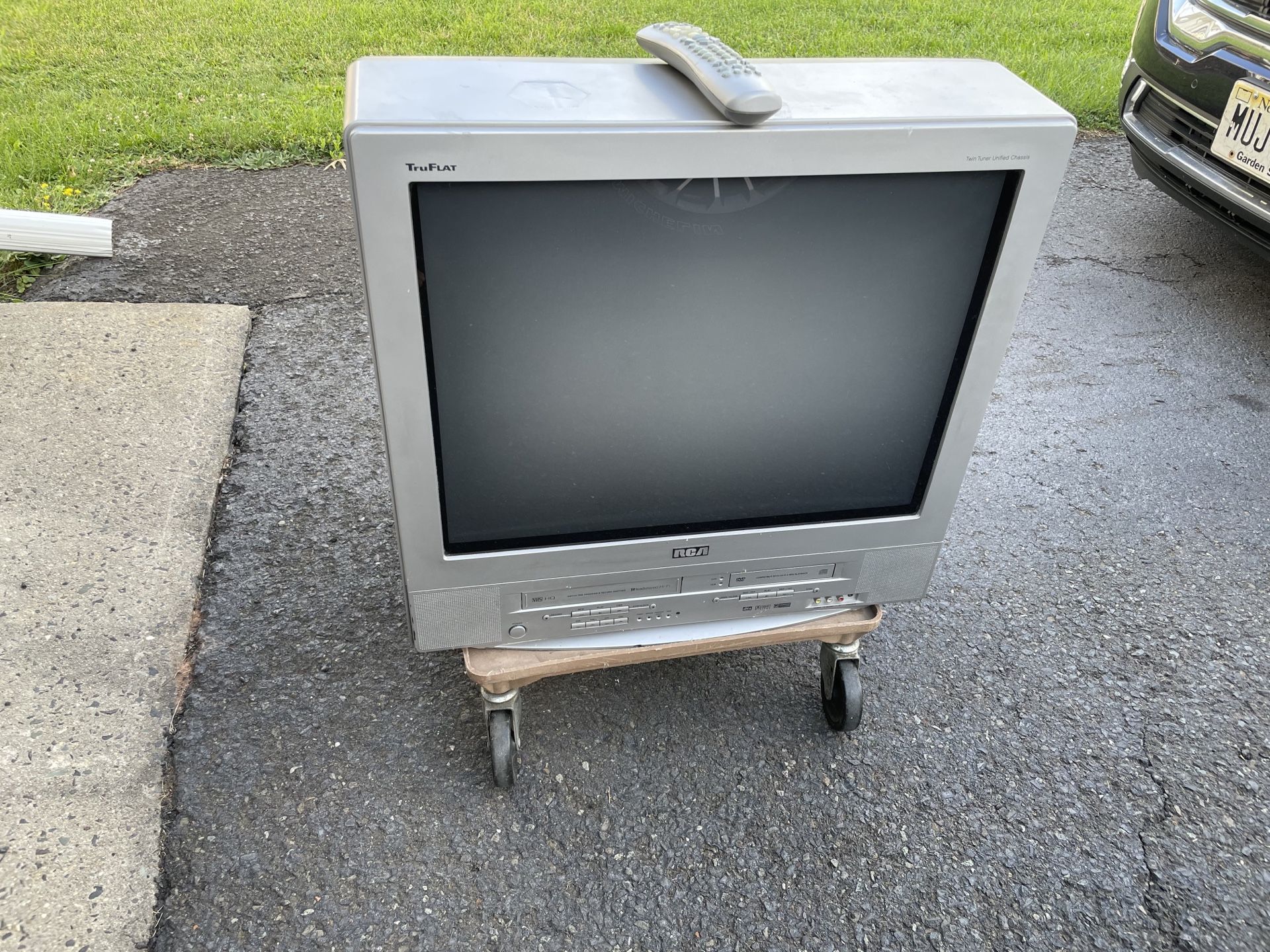 27" RCA Flat CRT TV/VCR/DVD Combo