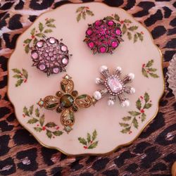 Brooches Set Of 4