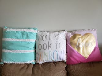 Decorative pillows - set of 3