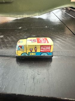 vintage Coca-Cola tin delivery truck