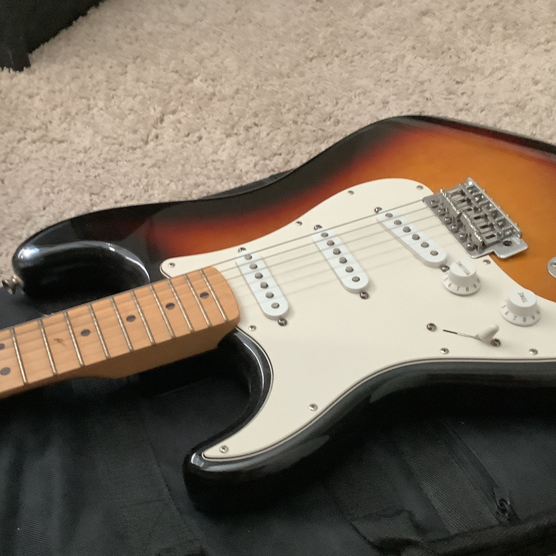 Left Handed standard Fender Stratocaster (like New)