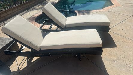 Outdoor Wicker Chaise Lounge Chairs with Cushions