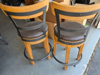 2 Barstools