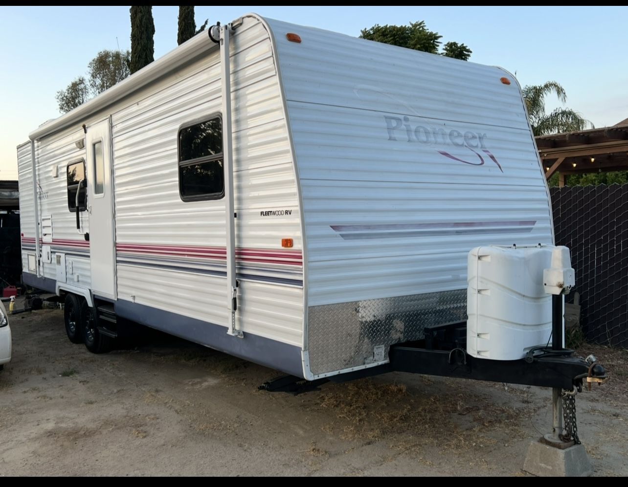 2004 Fleetwood Pioneer