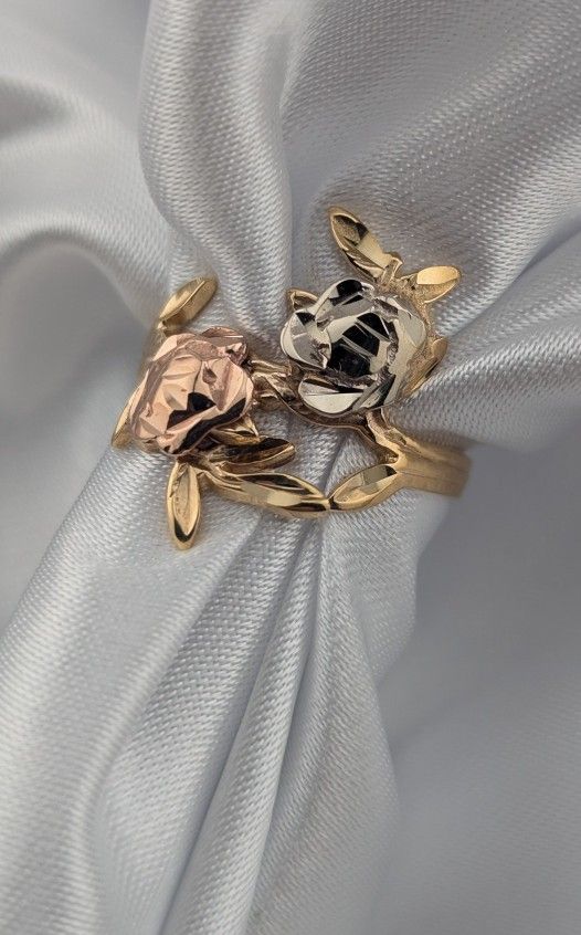 R118β¨π14K Tri-Color Gold Ring | 2.79g | Size 4