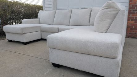 🛋🚚 Ahsley U shaped sectional! Clean and ready for Local Pick Up 🚚🛋