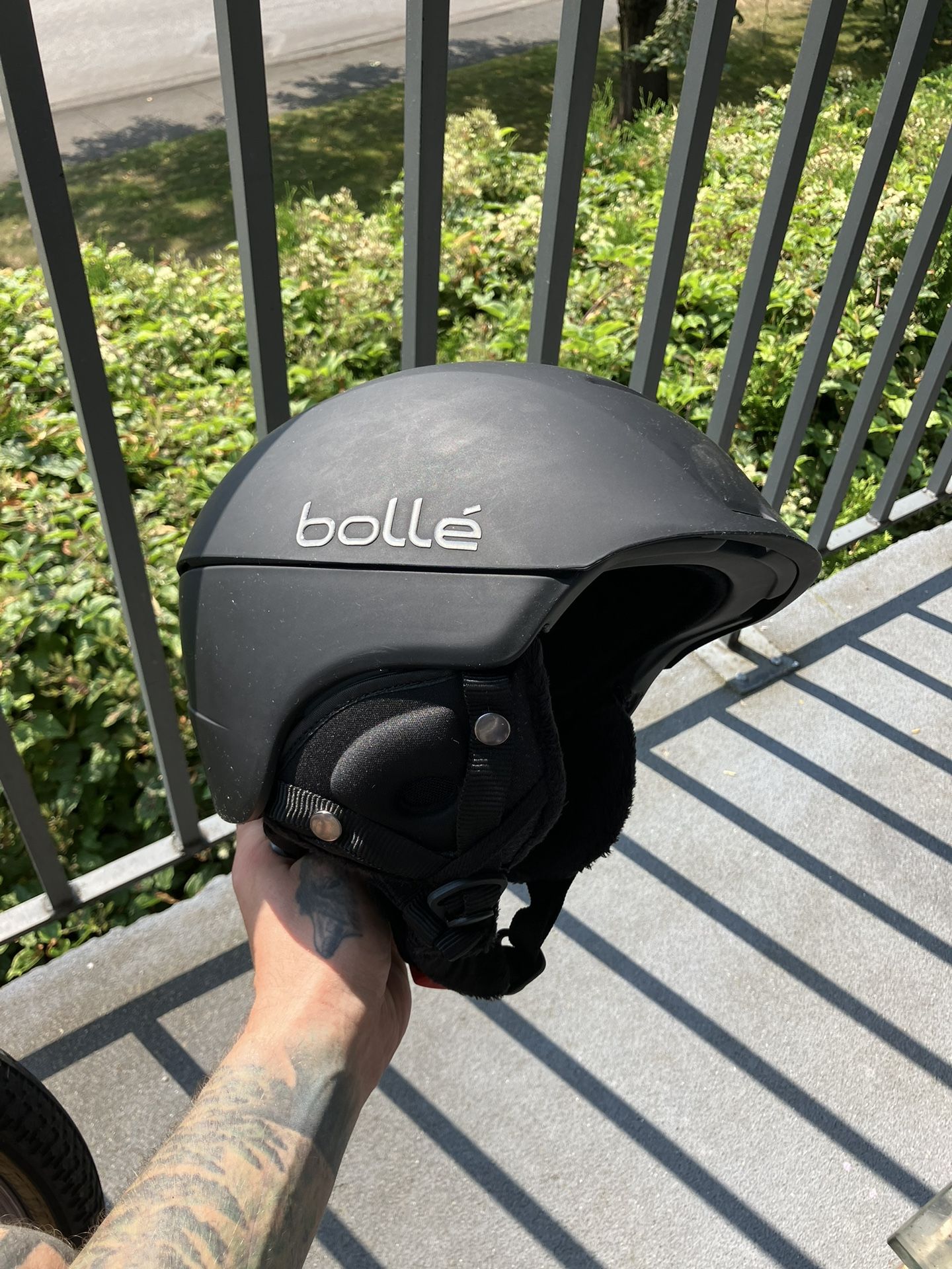 Ski/snowboard helmet