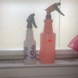 2 Plastic Spray Bottles