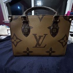Louis Vuitton Medium Tote 