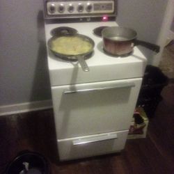 Magic Chef Apartment Size Stove Everything Works 
