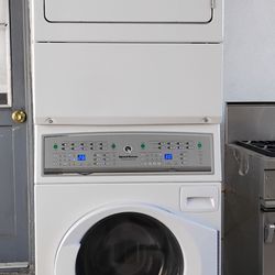 Speed Queen comercial heavy duty working great la secadora es de gas las puedes calar antes de llevarlas stackable 27 pulgadas labadora y secadora