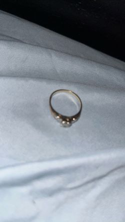 Diamond 10k gold ring