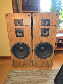 Vintage Sony SS-U307 3-way floor-standing tower speakers
