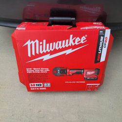 Milwaukee M18 Short Throw Press Tool Kit 3 Pex Crimp Jaws (2 Batteries 2.0ah)  + Charger 