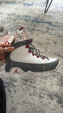6y Jordan sneaker