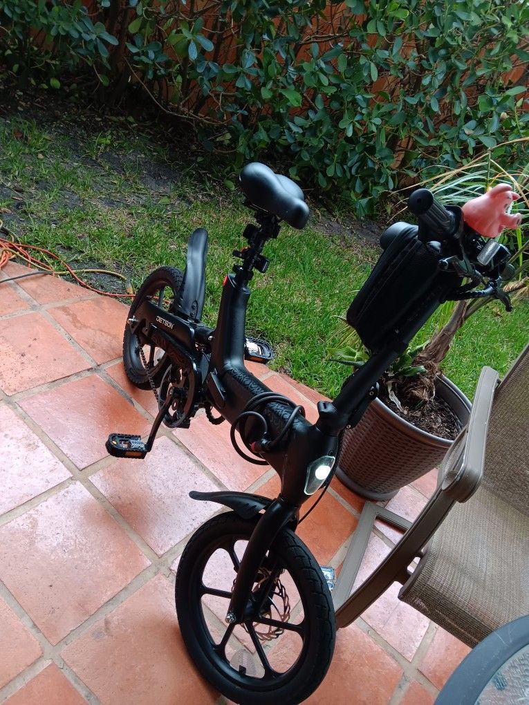 Jetson EBike Foldable Charger, Lock & Extra Lighting Included for Sale