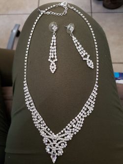Necklace and earrings Set