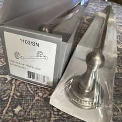 2X Chelsea Ginger 24 In Towel Racks In SN