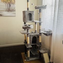 75 inch cat tree   Assembled   New!! Pick up in Rancho Cordova
