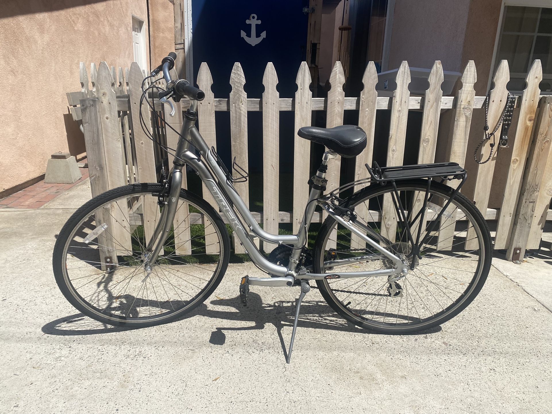 Trek 7000 Alpha White Aluminum 7 Speed Women’s Bike - New Tires !!!