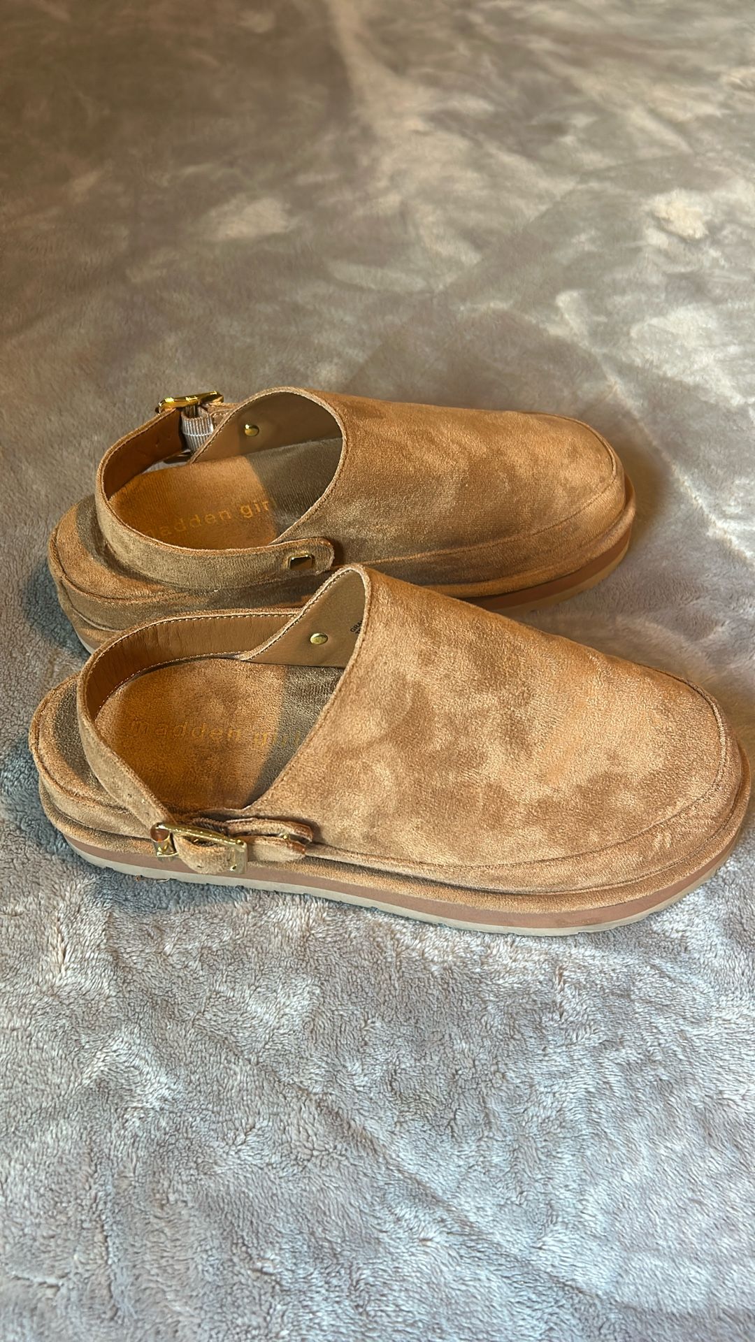 WOMANS SUEDE SLIPPER / CLOGS 