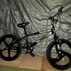Mongoose Boys Booster 20in. Freestyle Bike:
