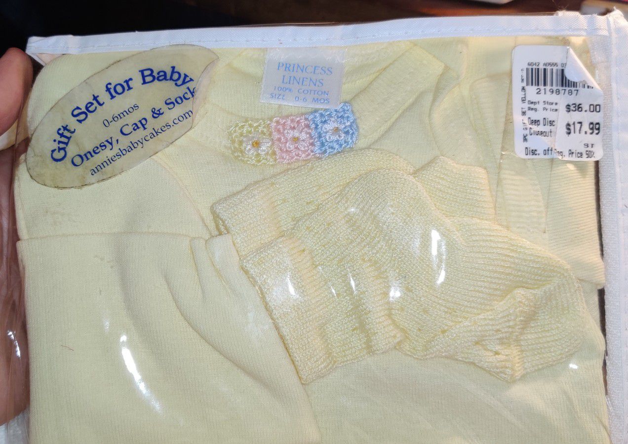 New. Linen Knit Baby Set. 0-6mos