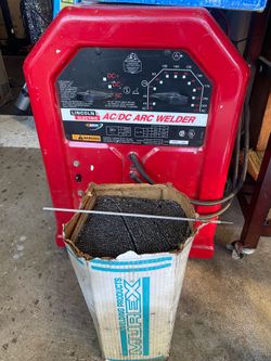 Lincoln AC/DC 225/125 Arc Welder with accessories