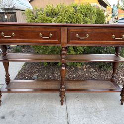 Stanley Furniture Solid Wood End Table Buffet Sideboard Great Condition