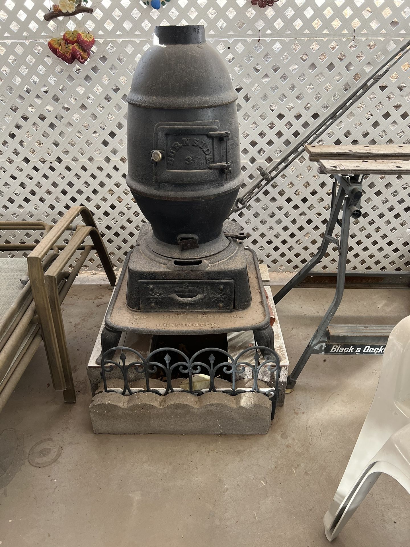 Working Antique Pot Belly Stove