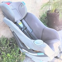 Graco  Infant/ Toddler Adjustable Carseat
