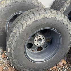  BF Goodrich All Terrain T/A 285/70R17