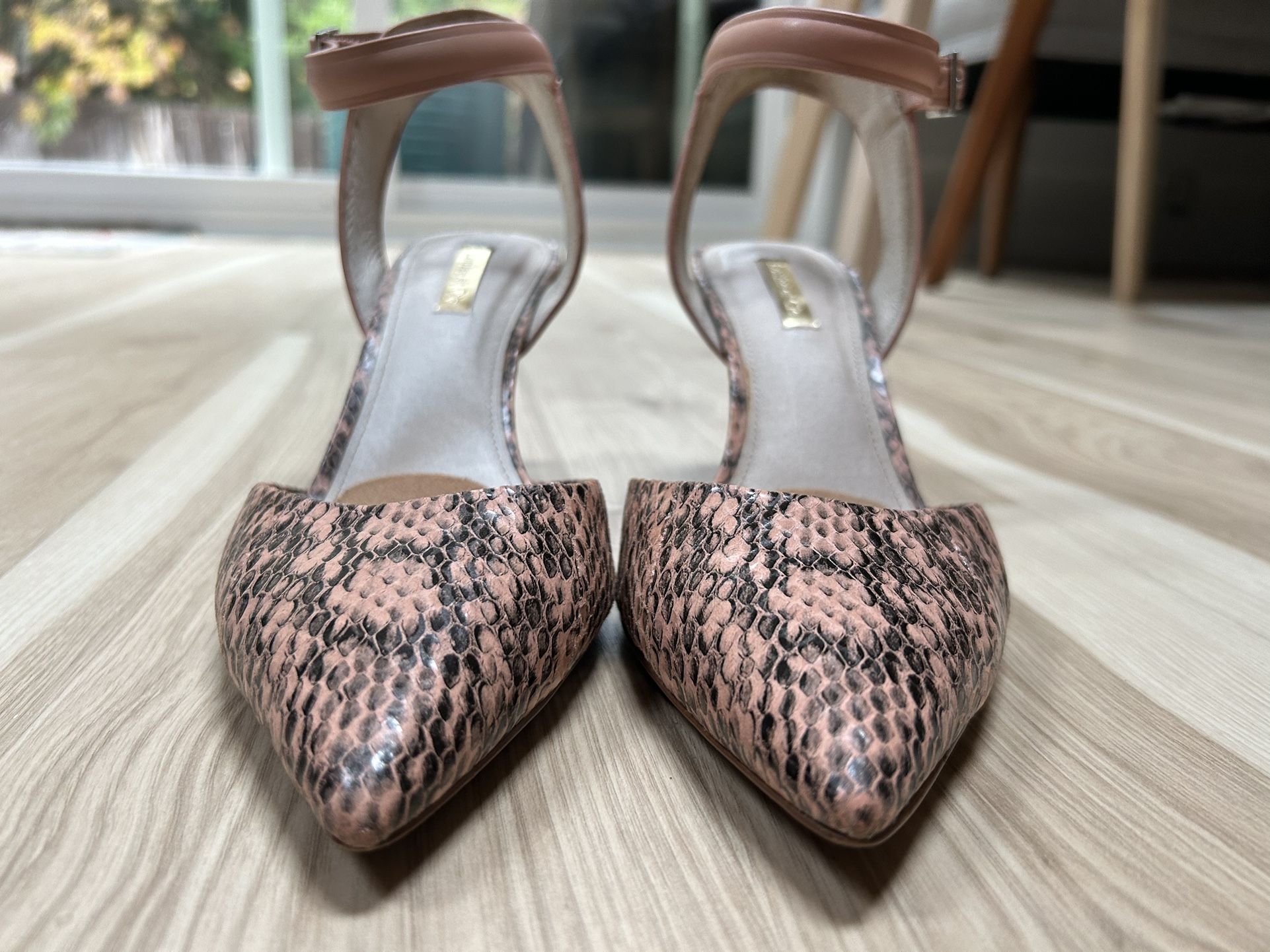Louise Et Cie Heels Women’s Python Pink US 9.5 (41). In good preowned condition with some wear on soles and insoles. Has padding that was added to ins