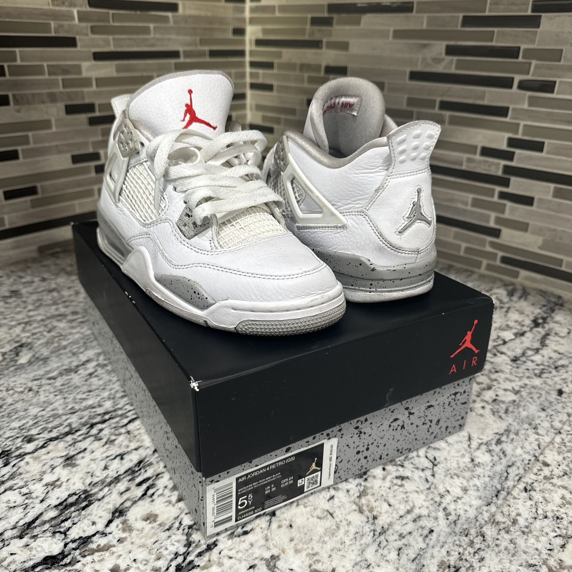 Jordan 4 Retro White Oreo (2021) Grade school GS 5.5 Youth Men 7 Women