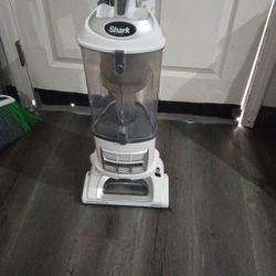 Vacuum Shark Navigator