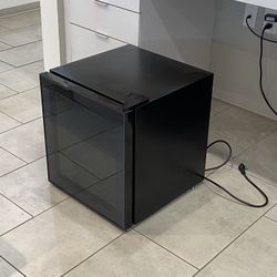 Compact Mini Fridge – Great Condition