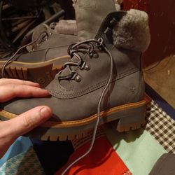 (PICK UP ONLY)Timberland Girl Boots size 8 ONLY WORE ONCE