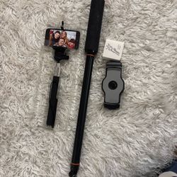 (2) Selfie Sticks