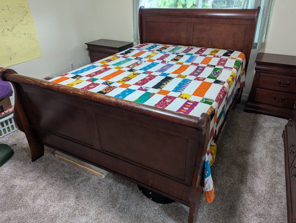Queen Bedroom Set + New Casper Mattress 