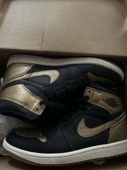 Jordan 1 Retro High OG Black And Gold