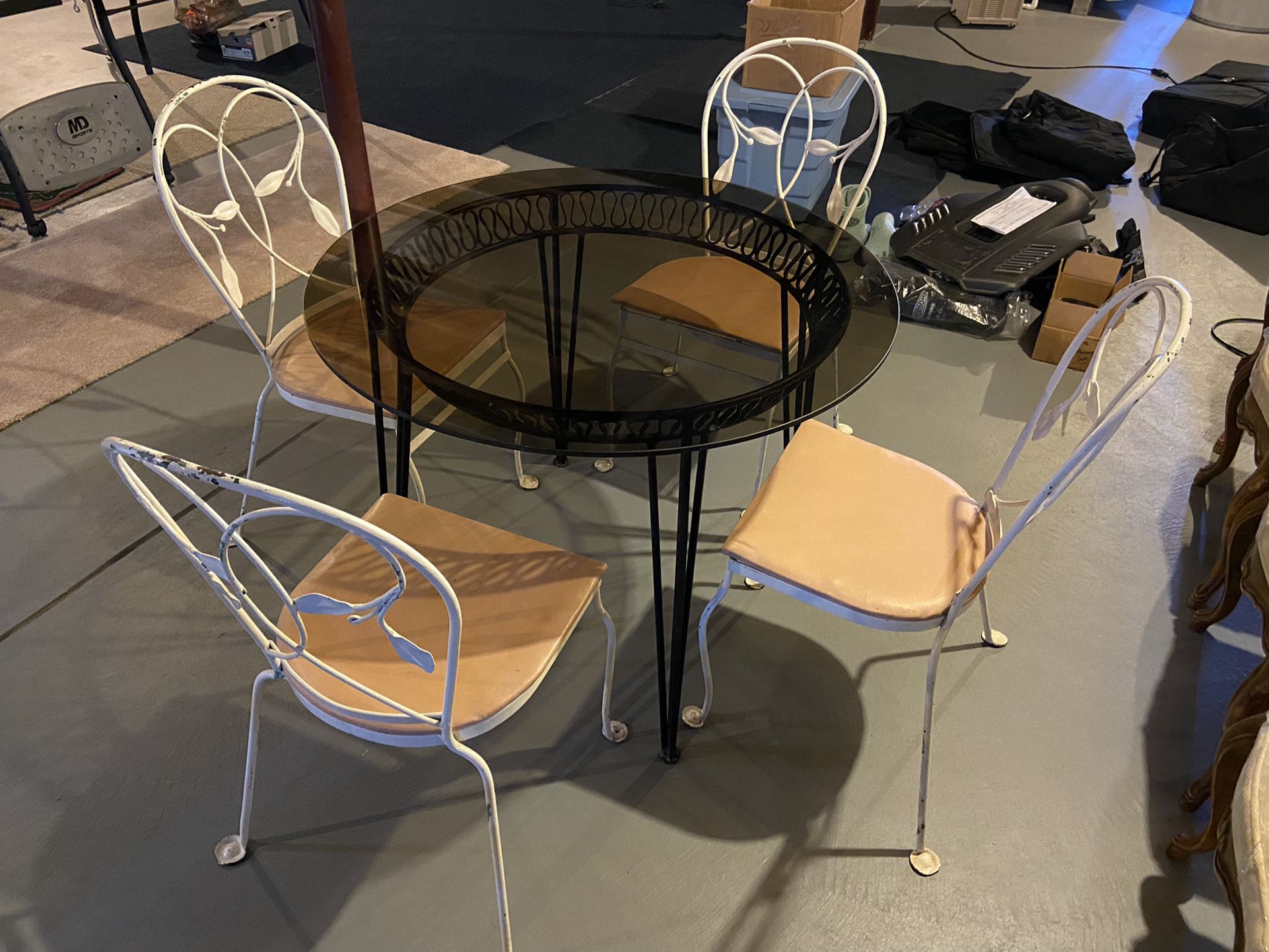 Glass Top Dining Or Patio Table With 4 Chairs