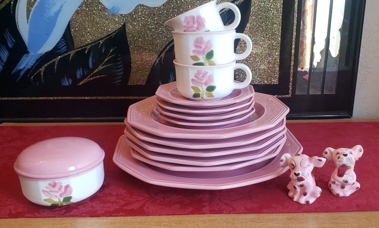 Vintage pink Dinnerware Plates +