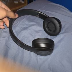 Black Beats Solo 4 Bluetooth Wireless On Ear Headphones 