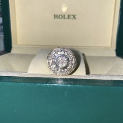 14k Gold Ring with 2ct of Diamonds