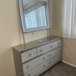 2 PC DRESSER W MIRROR LED LIGHTS