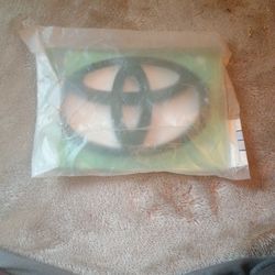 Toyota Replacement Emblem Corolla / Ava